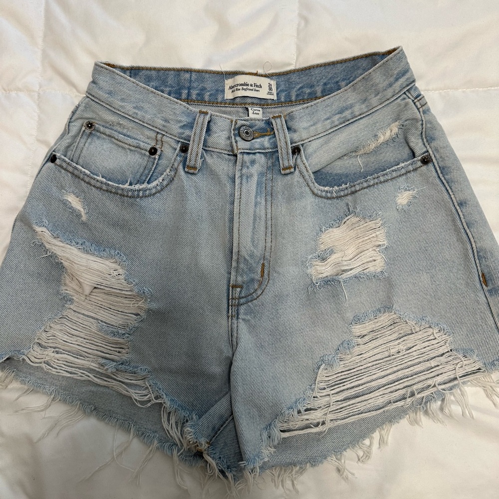 Abercrombie Mid Raise Boyfriend Short Curve Love